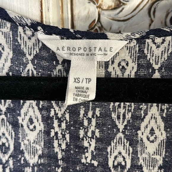 Curated 2Piece Bundle Navy and Cream Patterned Long Sleeve Blouse /White Shorts - Picture 3 of 7